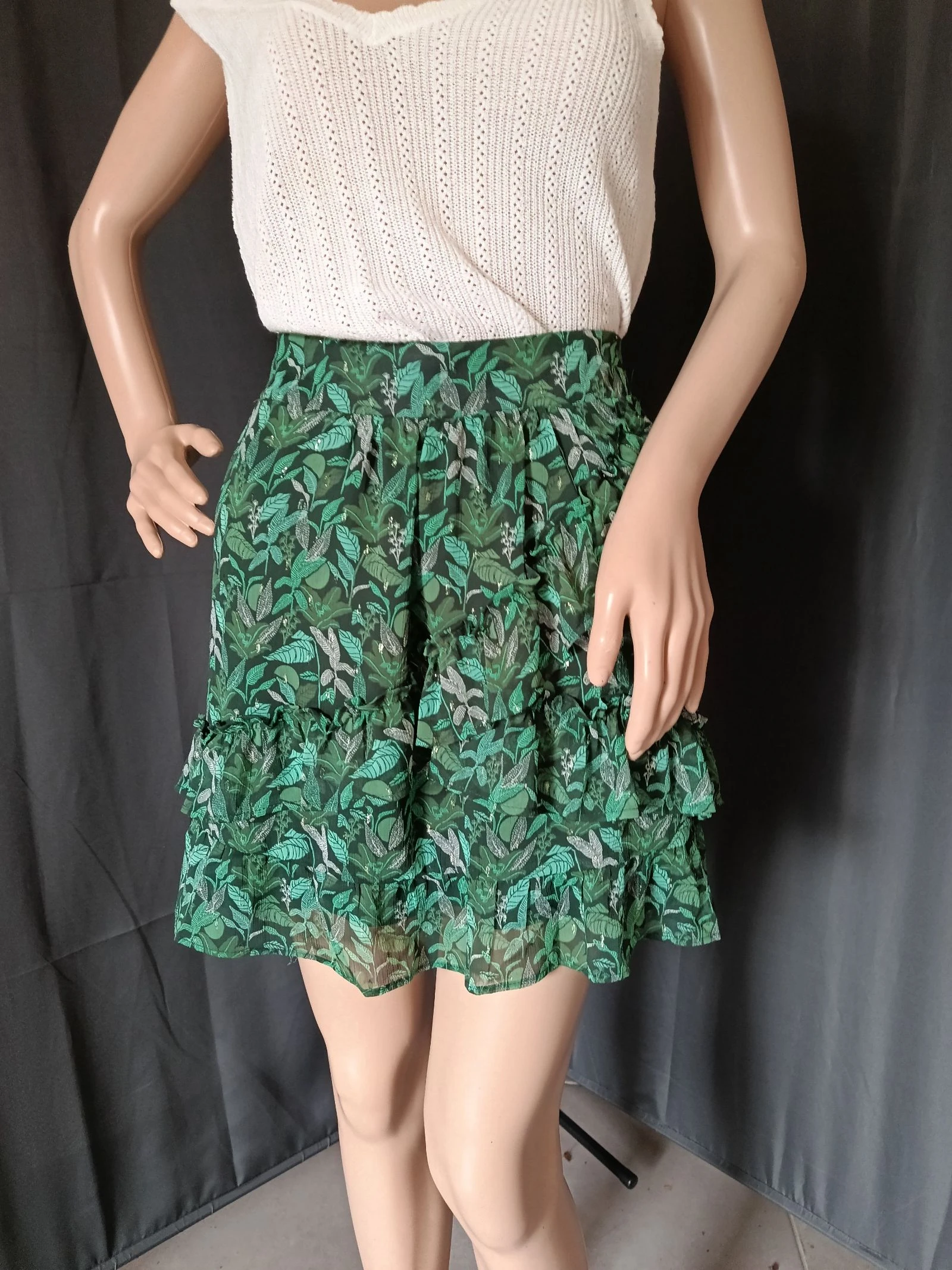 Jupe volantee vert et argent.Taille 40